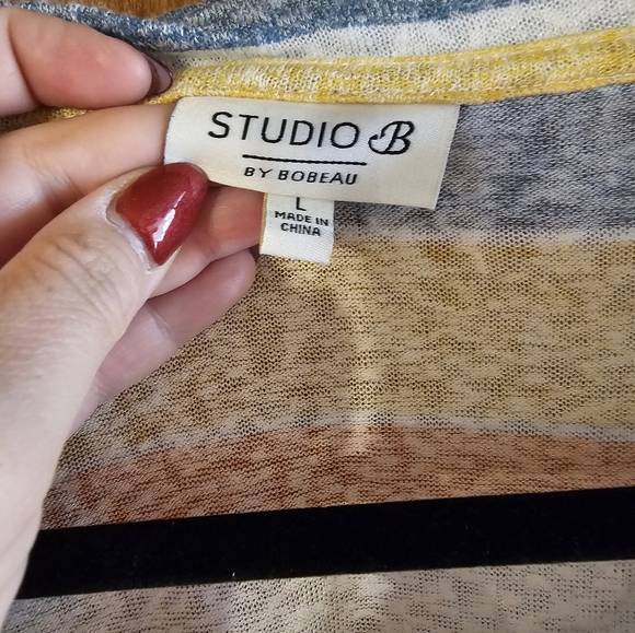 Fun spring top - Picture 2 of 3